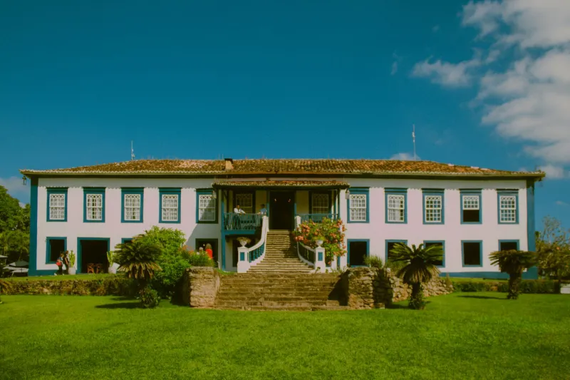 Fundações com Memória: Por Que Escolher um Imóvel com História é um Ato de Sabedoria Ancestral
