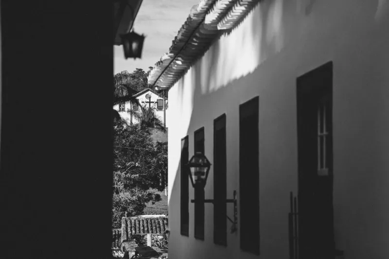 Memória nas Paredes: Por Que a História de um Imóvel Importa Tanto Quanto Sua Planta Baixa